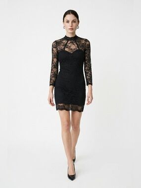 ✌️4 for $20✌️ H&M lace dress with hold